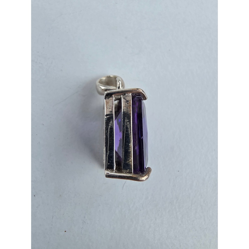 925 Sterling Silver Emerald Cut Purple Amethyst Glass Pendant 0.4oz - Picture 2 of 7